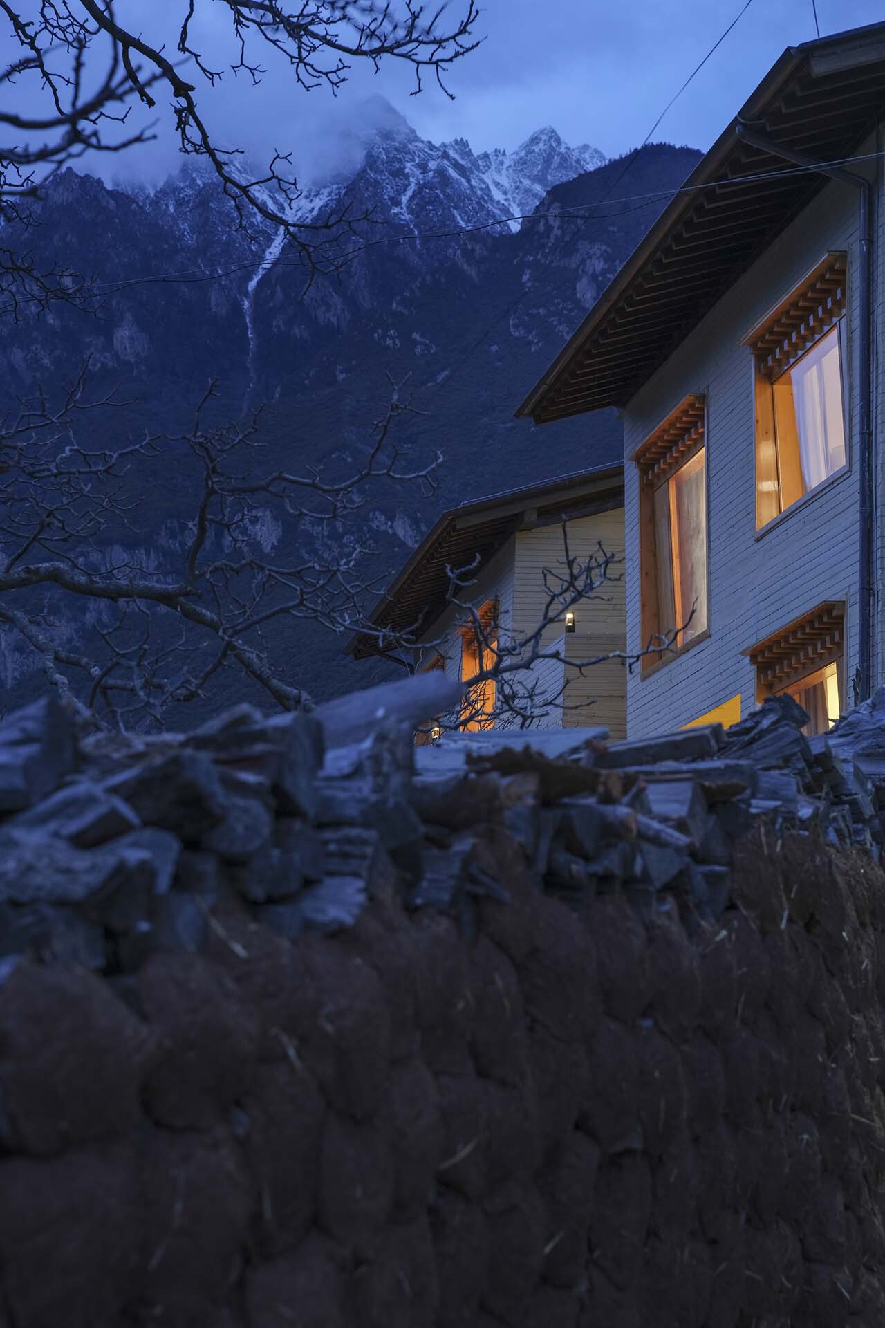 BIM建筑|雪山下的碉房-西藏嘎玛溪卡民宿 / hyperSity Architects BIM建筑|雪山下的碉房-西藏嘎玛溪卡民宿 / hyperSity Architects