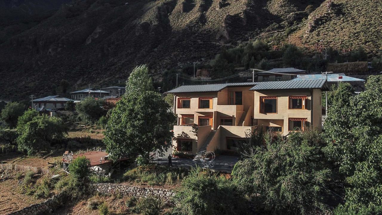 BIM建筑|雪山下的碉房-西藏嘎玛溪卡民宿 / hyperSity Architects BIM建筑|雪山下的碉房-西藏嘎玛溪卡民宿 / hyperSity Architects