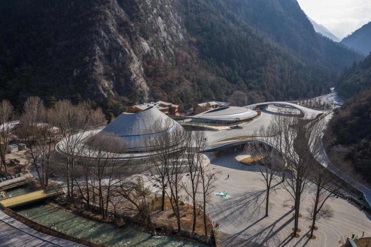 BIM建筑|九寨沟景区沟口立体式游客服务中心 / 清华大学建筑设计研究院 BIM建筑|九寨沟景区沟口立体式游客服务中心 / 清华大学建筑设计研究院