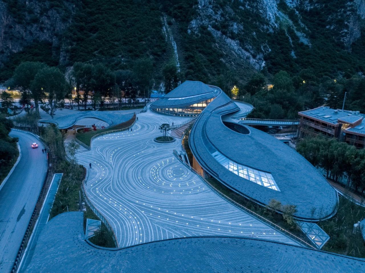 BIM建筑|九寨沟景区沟口立体式游客服务中心 / 清华大学建筑设计研究院 BIM建筑|九寨沟景区沟口立体式游客服务中心 / 清华大学建筑设计研究院