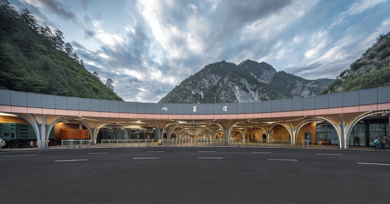 BIM建筑|九寨沟景区沟口立体式游客服务中心 / 清华大学建筑设计研究院 BIM建筑|九寨沟景区沟口立体式游客服务中心 / 清华大学建筑设计研究院