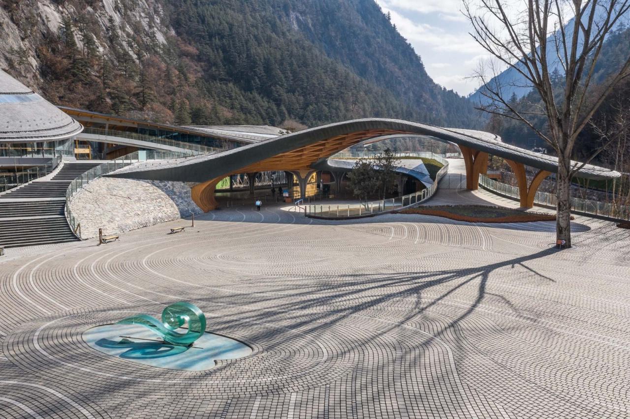 BIM建筑|九寨沟景区沟口立体式游客服务中心 / 清华大学建筑设计研究院 BIM建筑|九寨沟景区沟口立体式游客服务中心 / 清华大学建筑设计研究院
