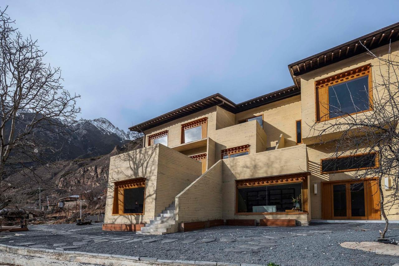 BIM建筑|雪山下的碉房-西藏嘎玛溪卡民宿 / hyperSity Architects BIM建筑|雪山下的碉房-西藏嘎玛溪卡民宿 / hyperSity Architects