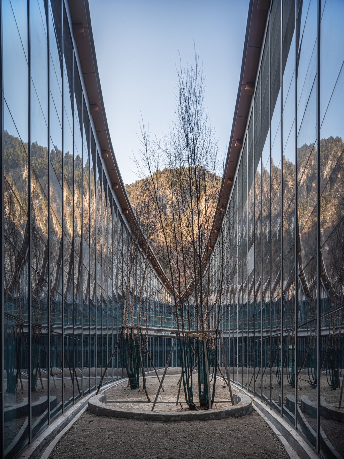BIM建筑|九寨沟景区沟口立体式游客服务中心 / 清华大学建筑设计研究院 BIM建筑|九寨沟景区沟口立体式游客服务中心 / 清华大学建筑设计研究院