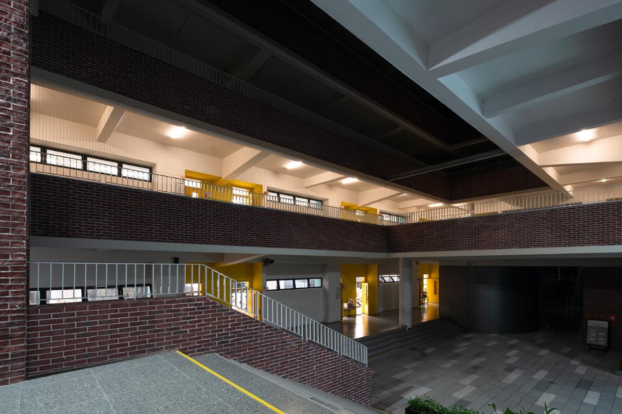 BIM建筑|几何秩序下的红砖魅力:惠州宏华学校 / 柏涛设计 BIM建筑|几何秩序下的红砖魅力:惠州宏华学校 / 柏涛设计