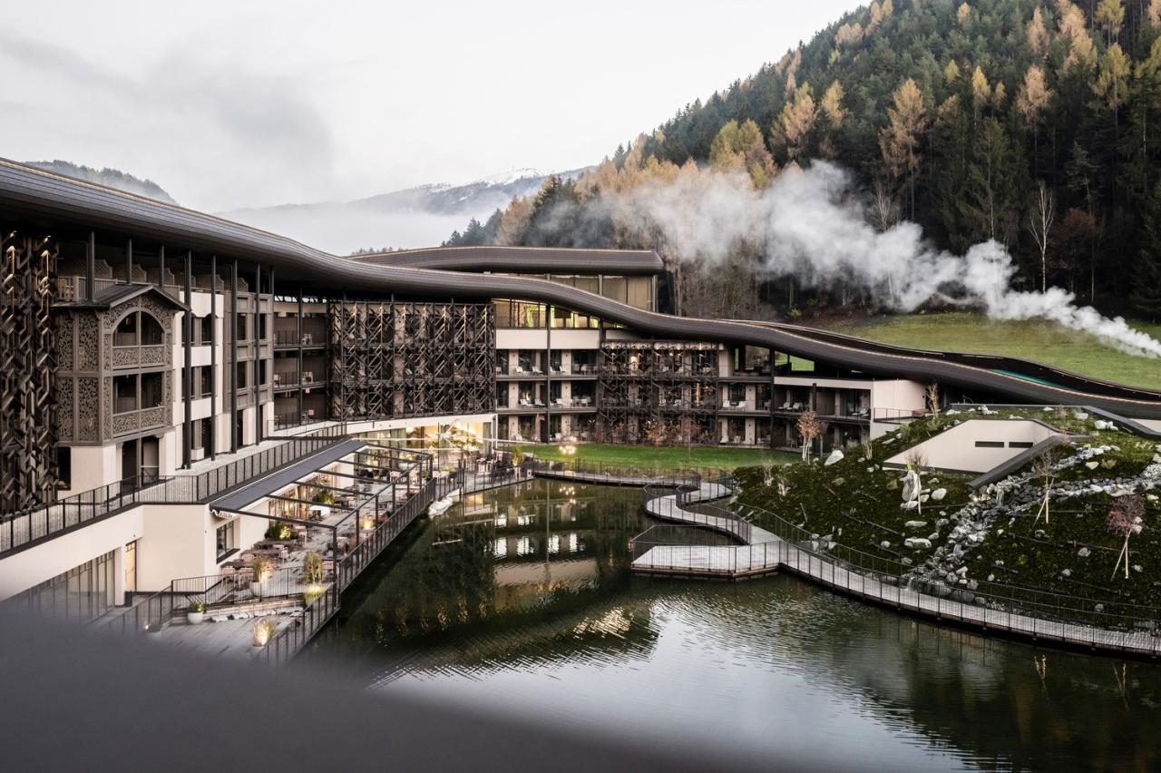 BIM建筑|金属皮肤,阿尔卑斯山下游乐场酒店 / noa* network of architecture BIM建筑|金属皮肤,阿尔卑斯山下游乐场酒店 / noa* network of architecture