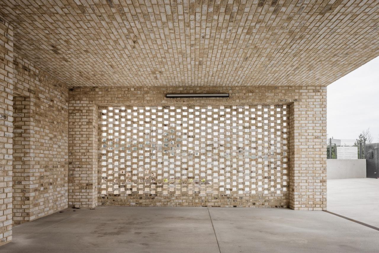 BIM建筑|独立住宅:砖房 ZáhorskéSady / ARCHITEKTI mikulaj & mikulajova BIM建筑|独立住宅:砖房 ZáhorskéSady / ARCHITEKTI mikulaj & mikulajova