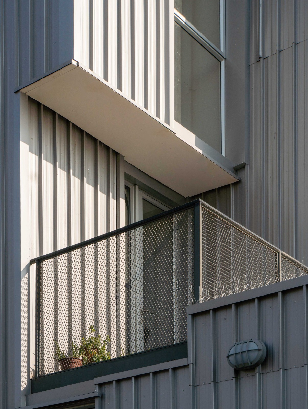 BIM建筑|集装箱宿舍 / Ian Hsü + Gabriel Rudolphy BIM建筑|集装箱宿舍 / Ian Hsü + Gabriel Rudolphy