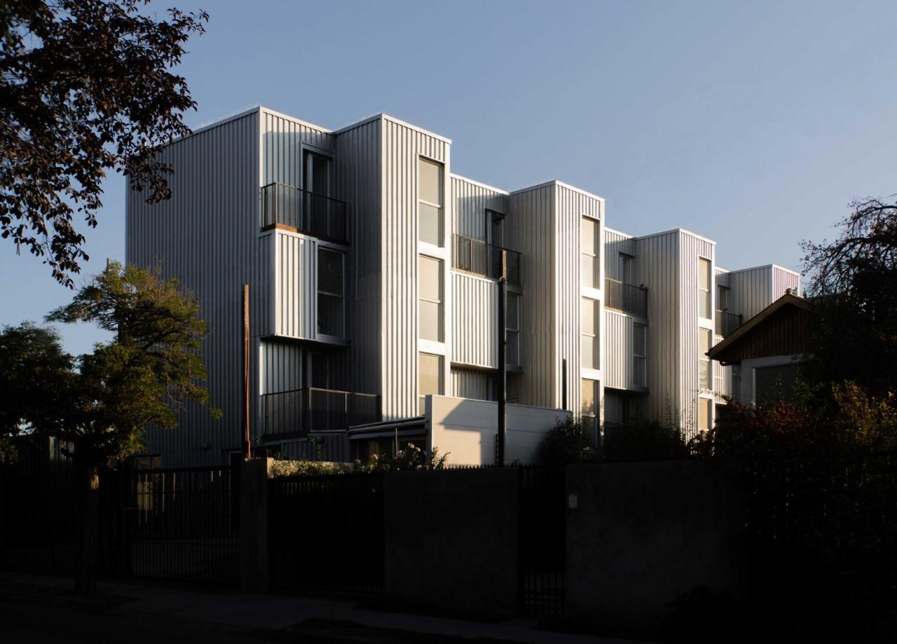 BIM建筑|集装箱宿舍 / Ian Hsü + Gabriel Rudolphy BIM建筑|集装箱宿舍 / Ian Hsü + Gabriel Rudolphy