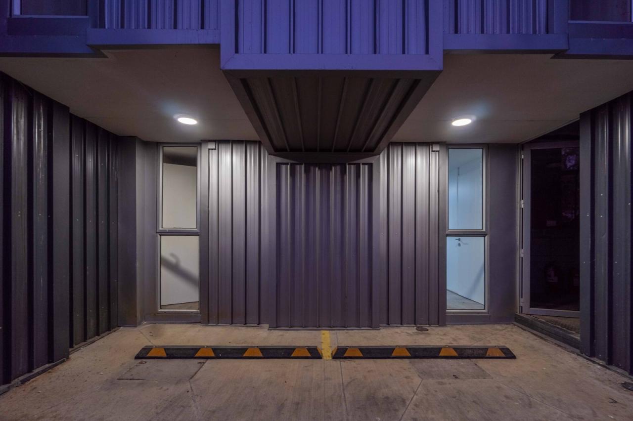 BIM建筑|集装箱宿舍 / Ian Hsü + Gabriel Rudolphy BIM建筑|集装箱宿舍 / Ian Hsü + Gabriel Rudolphy
