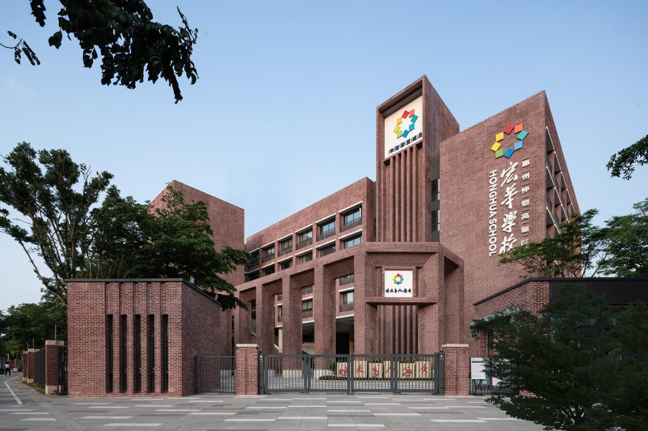 BIM建筑|几何秩序下的红砖魅力:惠州宏华学校 / 柏涛设计 BIM建筑|几何秩序下的红砖魅力:惠州宏华学校 / 柏涛设计