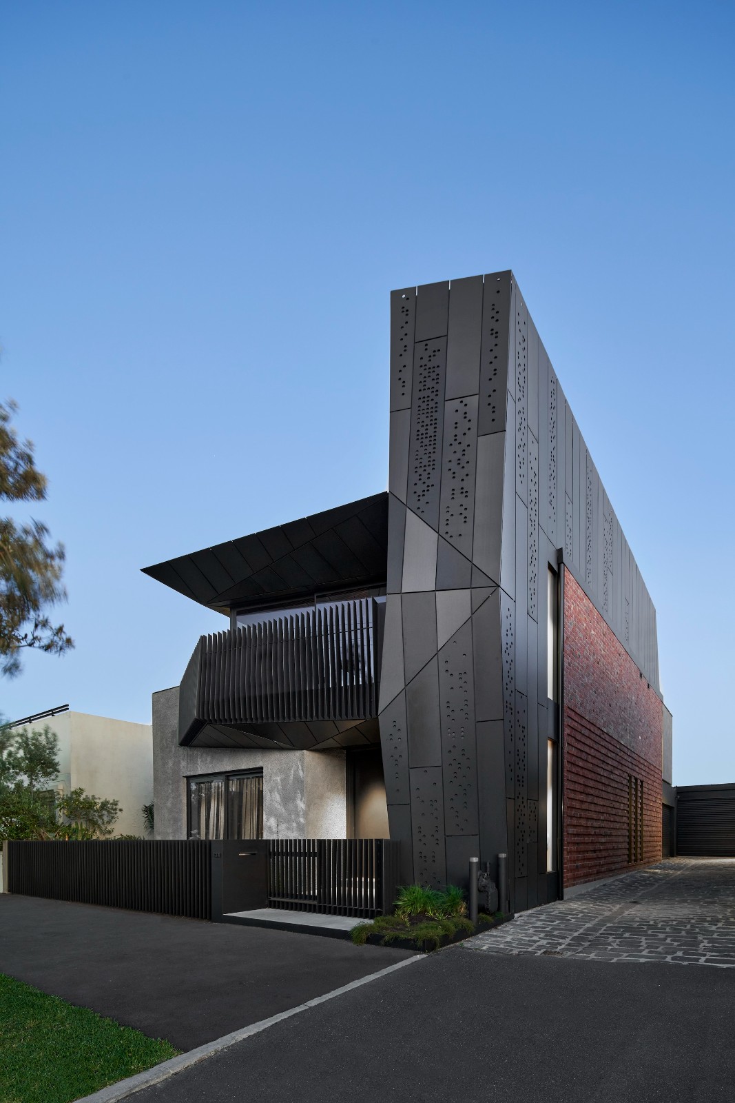 BIM建筑|戏剧化结构,哈洛德住宅 / Coy Yiontis Architects BIM建筑|戏剧化结构,哈洛德住宅 / Coy Yiontis Architects