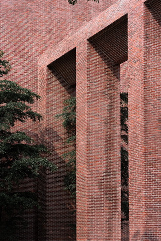 BIM建筑|几何秩序下的红砖魅力:惠州宏华学校 / 柏涛设计 BIM建筑|几何秩序下的红砖魅力:惠州宏华学校 / 柏涛设计