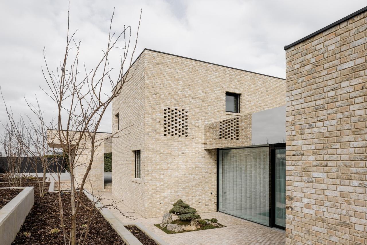 BIM建筑|独立住宅:砖房 ZáhorskéSady / ARCHITEKTI mikulaj & mikulajova BIM建筑|独立住宅:砖房 ZáhorskéSady / ARCHITEKTI mikulaj & mikulajova