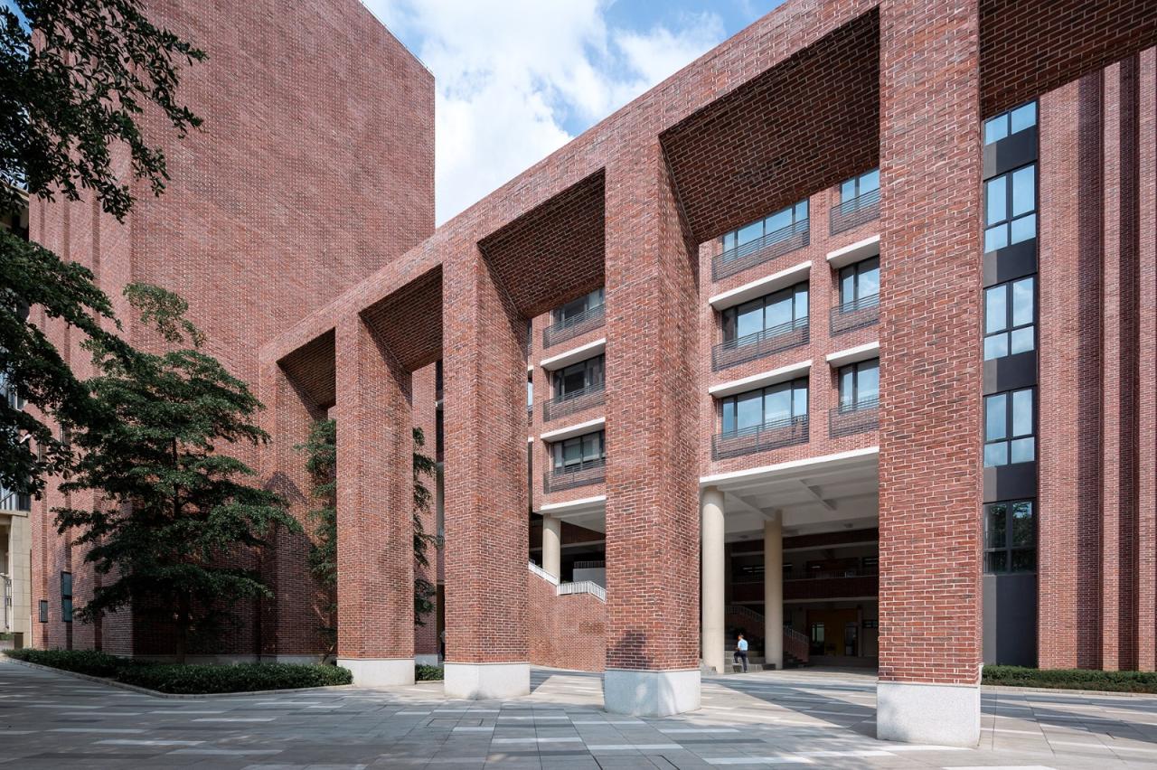 BIM建筑|几何秩序下的红砖魅力:惠州宏华学校 / 柏涛设计 BIM建筑|几何秩序下的红砖魅力:惠州宏华学校 / 柏涛设计