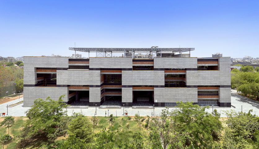 BIM建筑|艾哈迈达巴德大学中心 / Stephane Paumier Architects BIM建筑|艾哈迈达巴德大学中心 / Stephane Paumier Architects