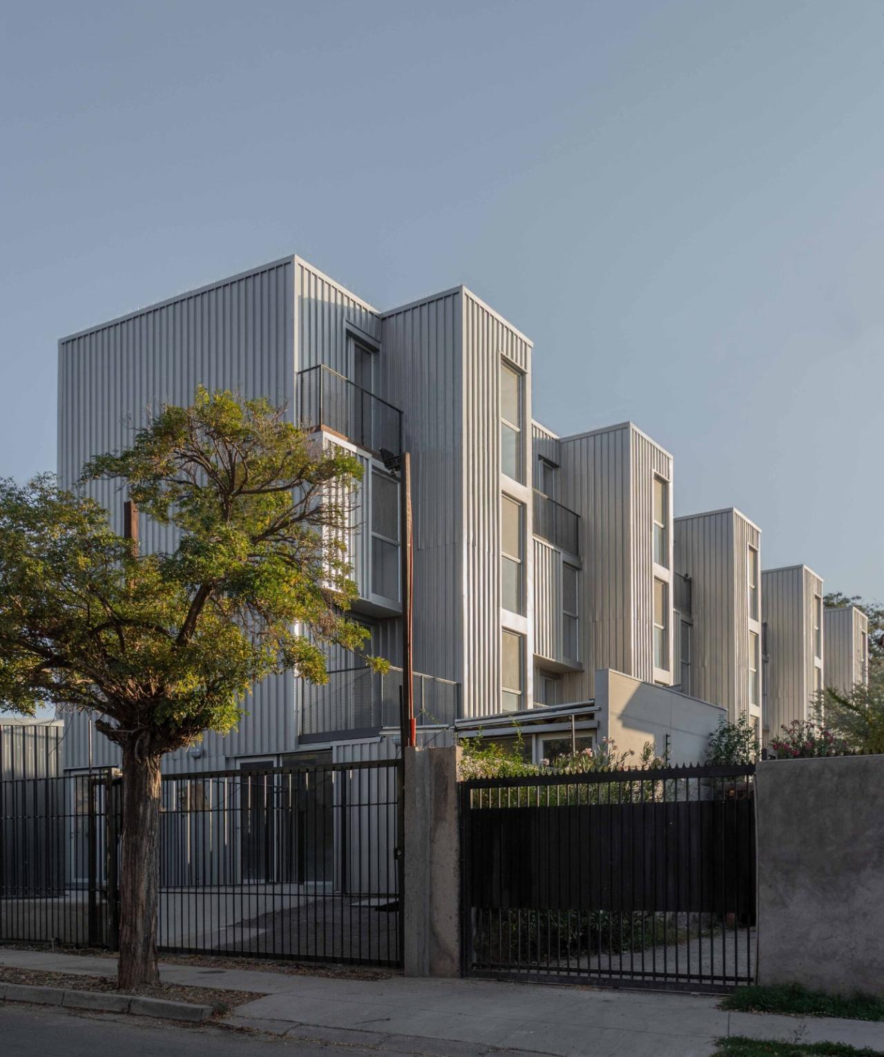 BIM建筑|集装箱宿舍 / Ian Hsü + Gabriel Rudolphy BIM建筑|集装箱宿舍 / Ian Hsü + Gabriel Rudolphy