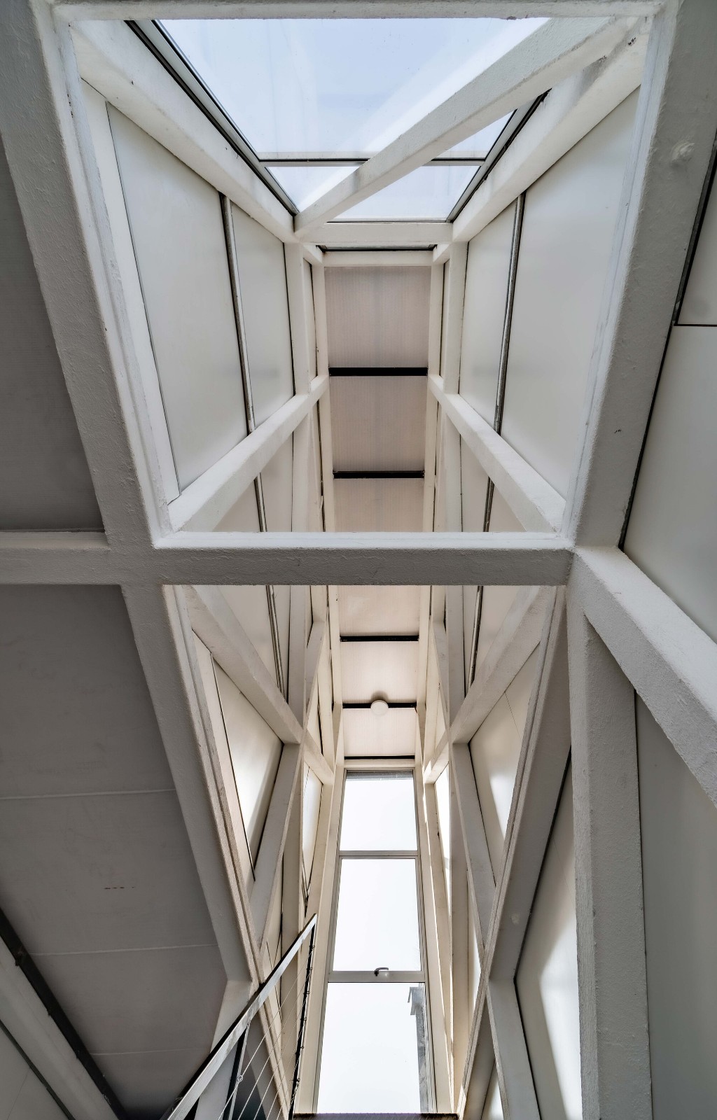BIM建筑|集装箱宿舍 / Ian Hsü + Gabriel Rudolphy BIM建筑|集装箱宿舍 / Ian Hsü + Gabriel Rudolphy