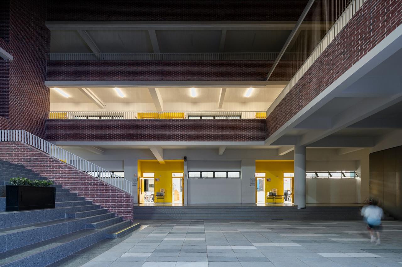 BIM建筑|几何秩序下的红砖魅力:惠州宏华学校 / 柏涛设计 BIM建筑|几何秩序下的红砖魅力:惠州宏华学校 / 柏涛设计