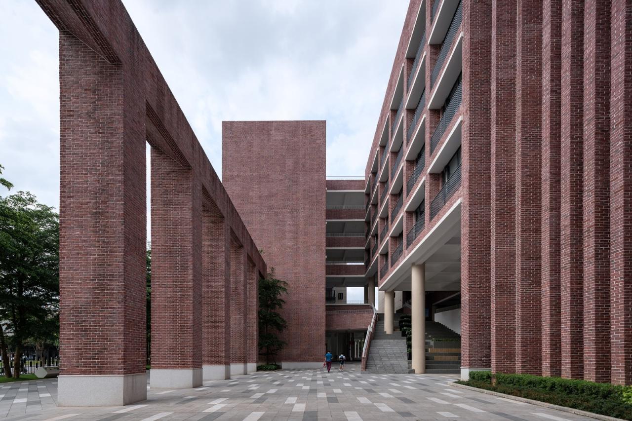 BIM建筑|几何秩序下的红砖魅力:惠州宏华学校 / 柏涛设计 BIM建筑|几何秩序下的红砖魅力:惠州宏华学校 / 柏涛设计