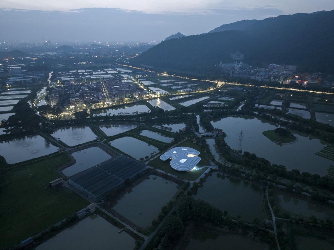 BIM建筑|涟漪:南海区淡水鱼产业技术示范推广中心 / Wutopia Lab BIM建筑|涟漪:南海区淡水鱼产业技术示范推广中心 / Wutopia Lab