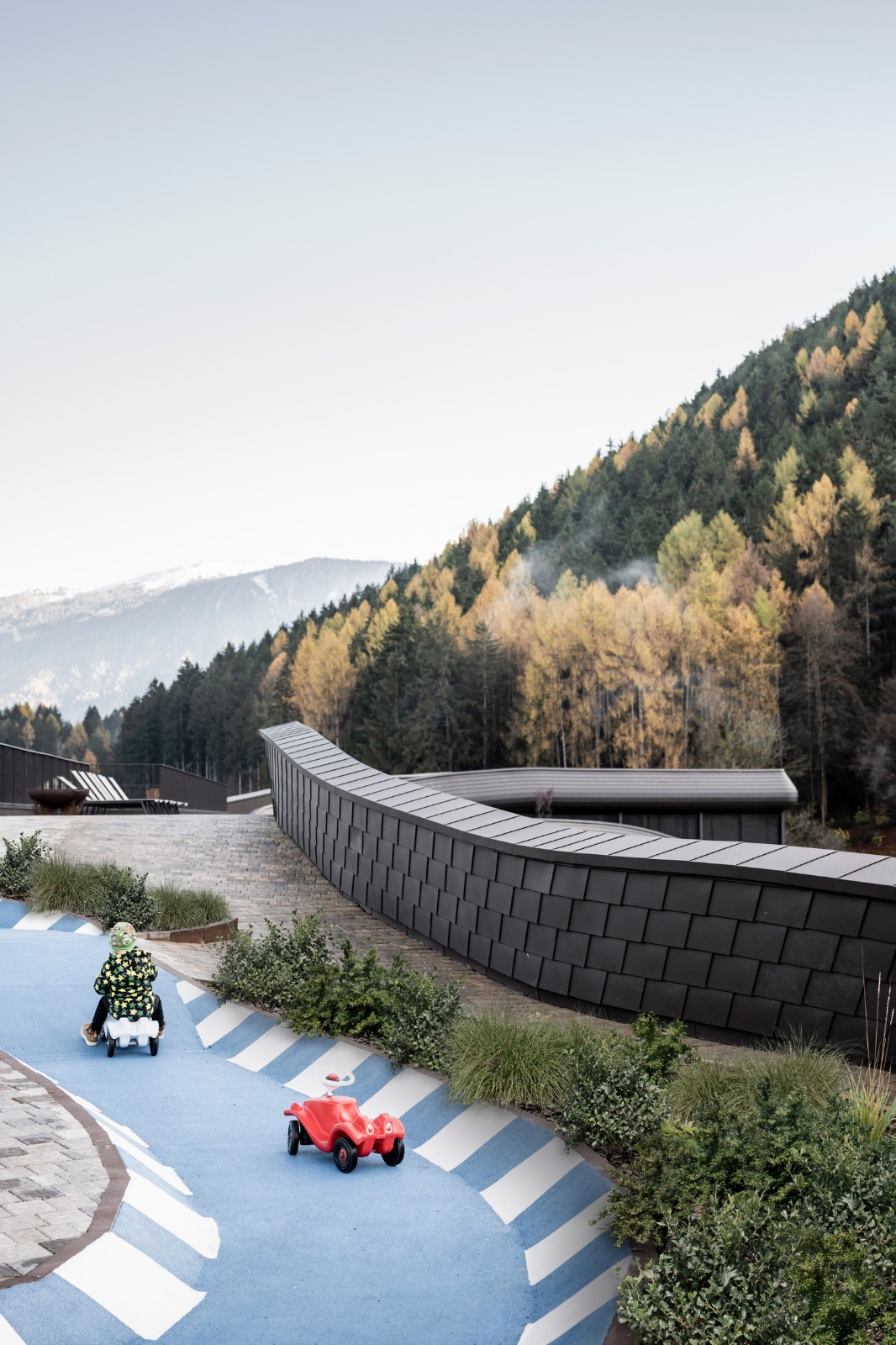 BIM建筑|金属皮肤,阿尔卑斯山下游乐场酒店 / noa* network of architecture BIM建筑|金属皮肤,阿尔卑斯山下游乐场酒店 / noa* network of architecture