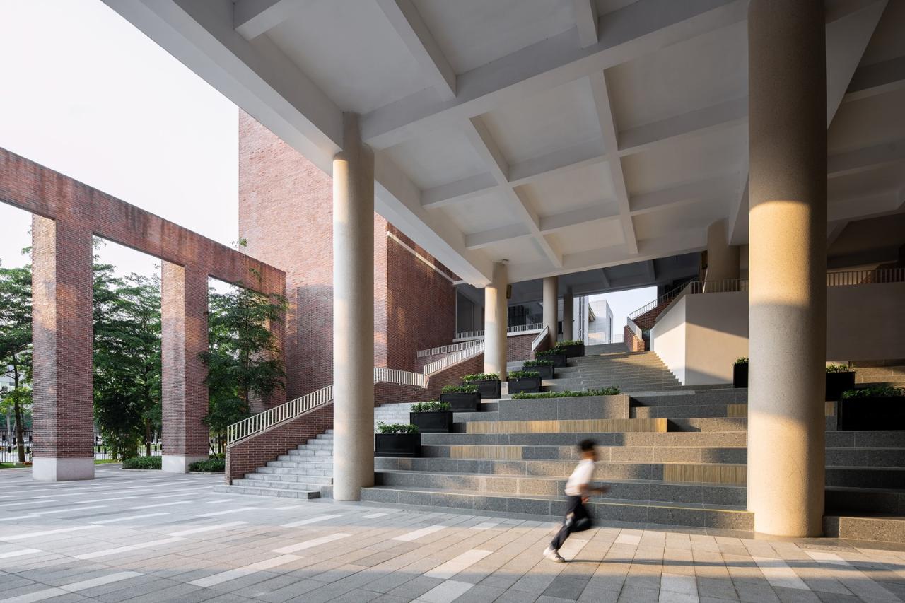 BIM建筑|几何秩序下的红砖魅力:惠州宏华学校 / 柏涛设计 BIM建筑|几何秩序下的红砖魅力:惠州宏华学校 / 柏涛设计
