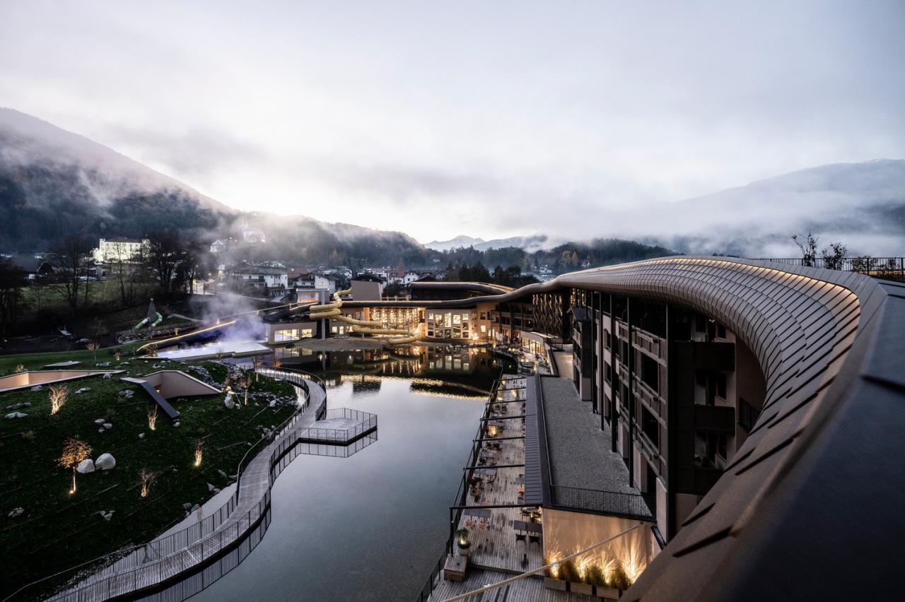 BIM建筑|金属皮肤,阿尔卑斯山下游乐场酒店 / noa* network of architecture BIM建筑|金属皮肤,阿尔卑斯山下游乐场酒店 / noa* network of architecture