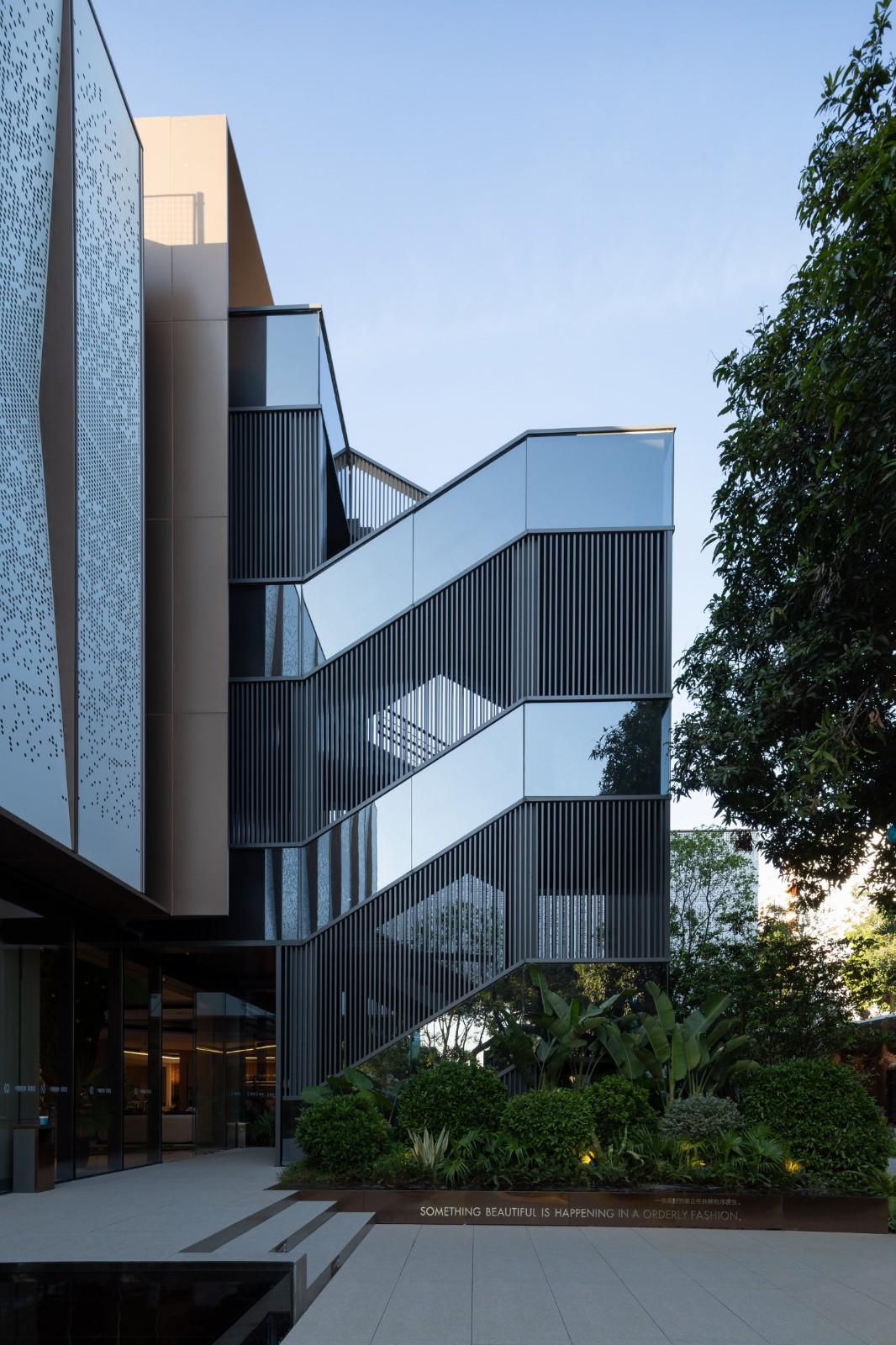 BIM建筑|绿林秘境:深圳中粮悦章凤凰里展示中心 / 柏涛设计 BIM建筑|绿林秘境:深圳中粮悦章凤凰里展示中心 / 柏涛设计