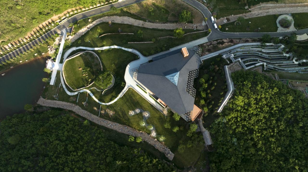 BIM建筑|化作天上的星星, 静美的灵魂栖息地:石家庄安德生命纪念公园·云镜 / 小隐建筑 BIM建筑|化作天上的星星, 静美的灵魂栖息地:石家庄安德生命纪念公园·云镜 / 小隐建筑