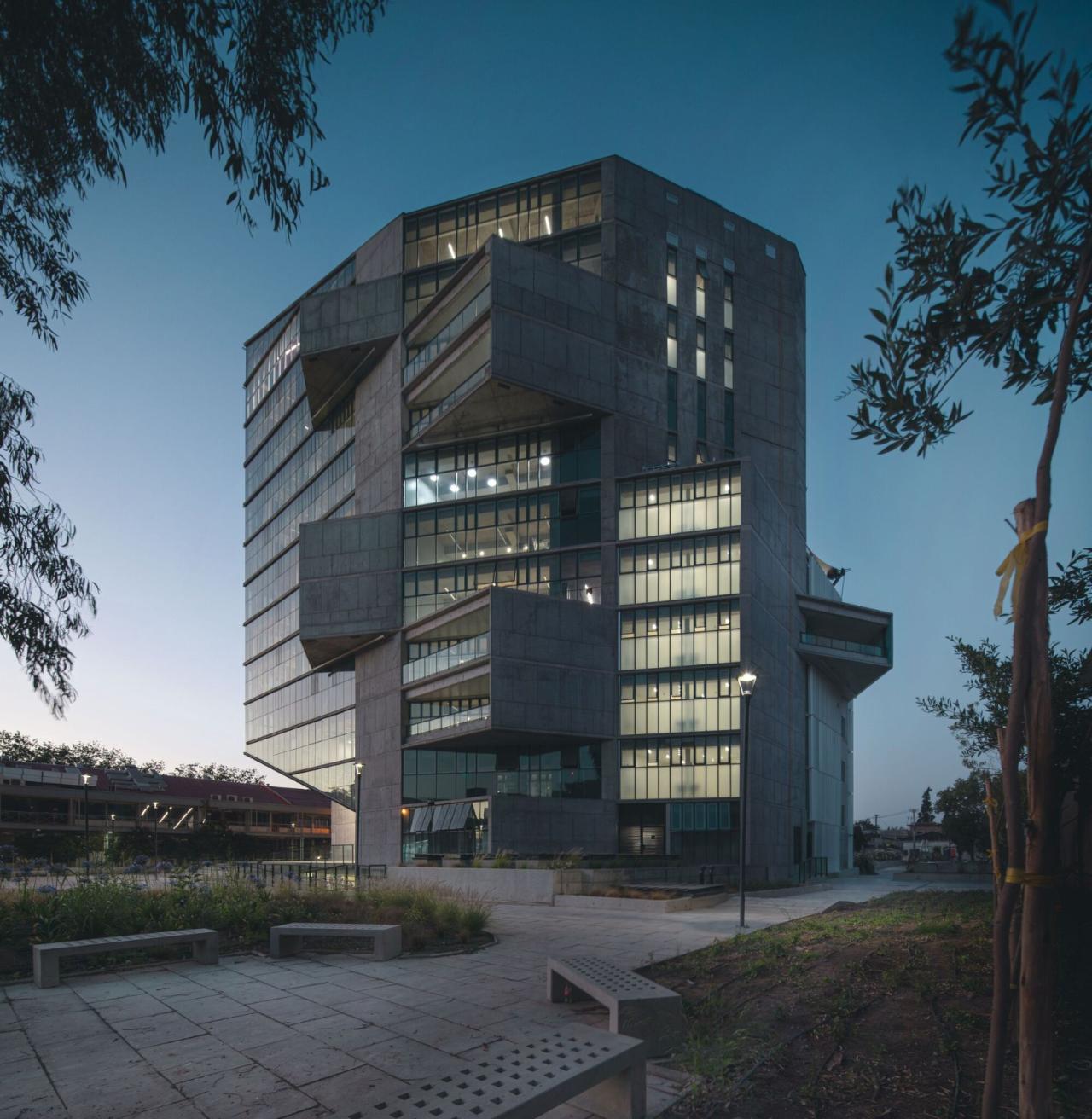 BIM建筑|楼梯漫步,圣地亚哥大学商业与经济学院 FAE / Marsino Arquitectura BIM建筑|楼梯漫步,圣地亚哥大学商业与经济学院 FAE / Marsino Arquitectura