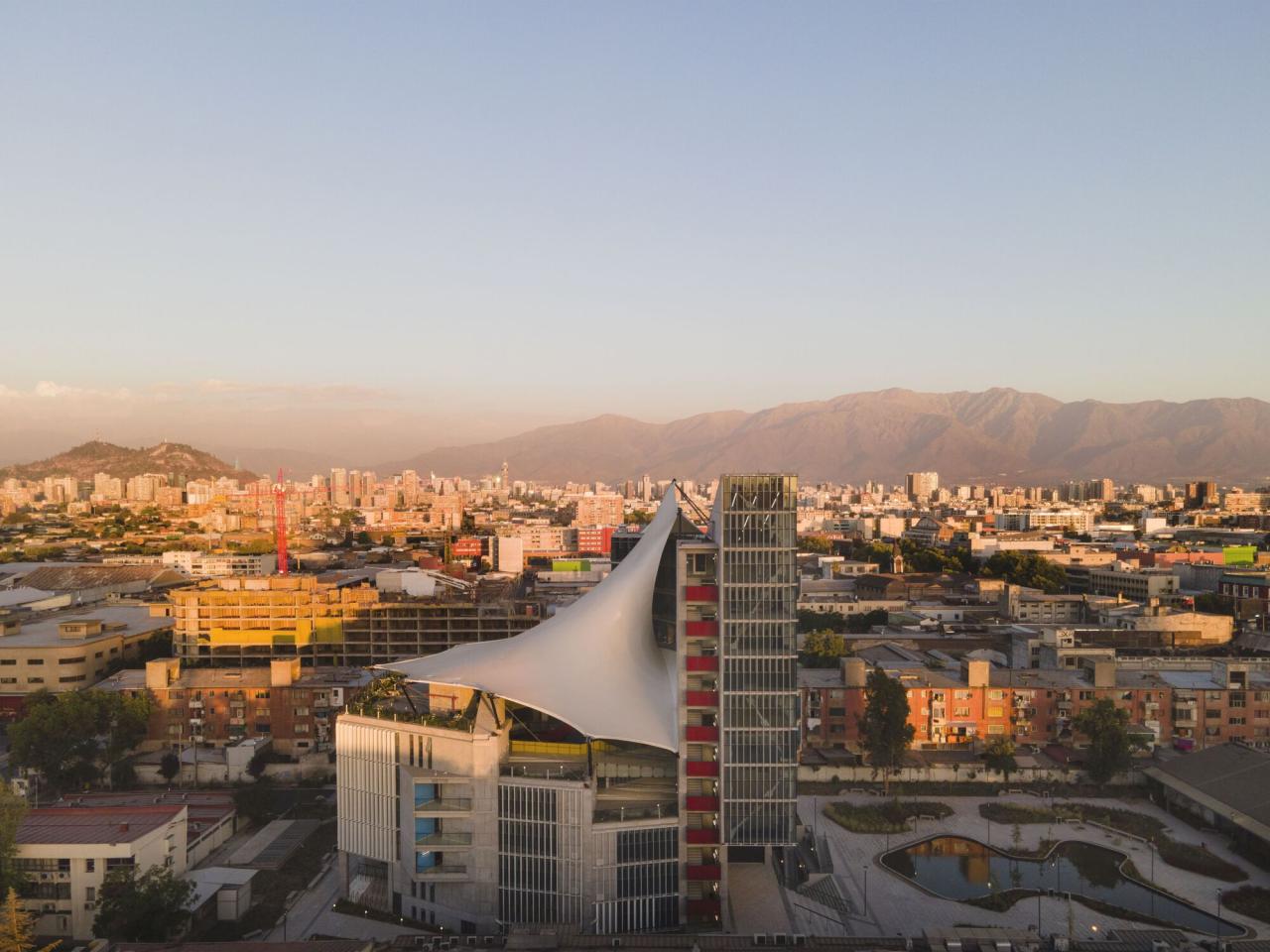 BIM建筑|楼梯漫步,圣地亚哥大学商业与经济学院 FAE / Marsino Arquitectura BIM建筑|楼梯漫步,圣地亚哥大学商业与经济学院 FAE / Marsino Arquitectura