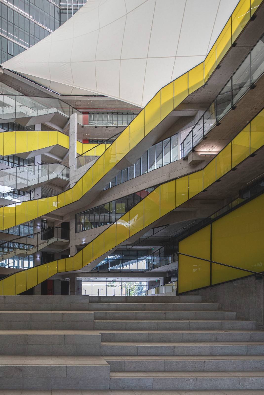 BIM建筑|楼梯漫步,圣地亚哥大学商业与经济学院 FAE / Marsino Arquitectura BIM建筑|楼梯漫步,圣地亚哥大学商业与经济学院 FAE / Marsino Arquitectura
