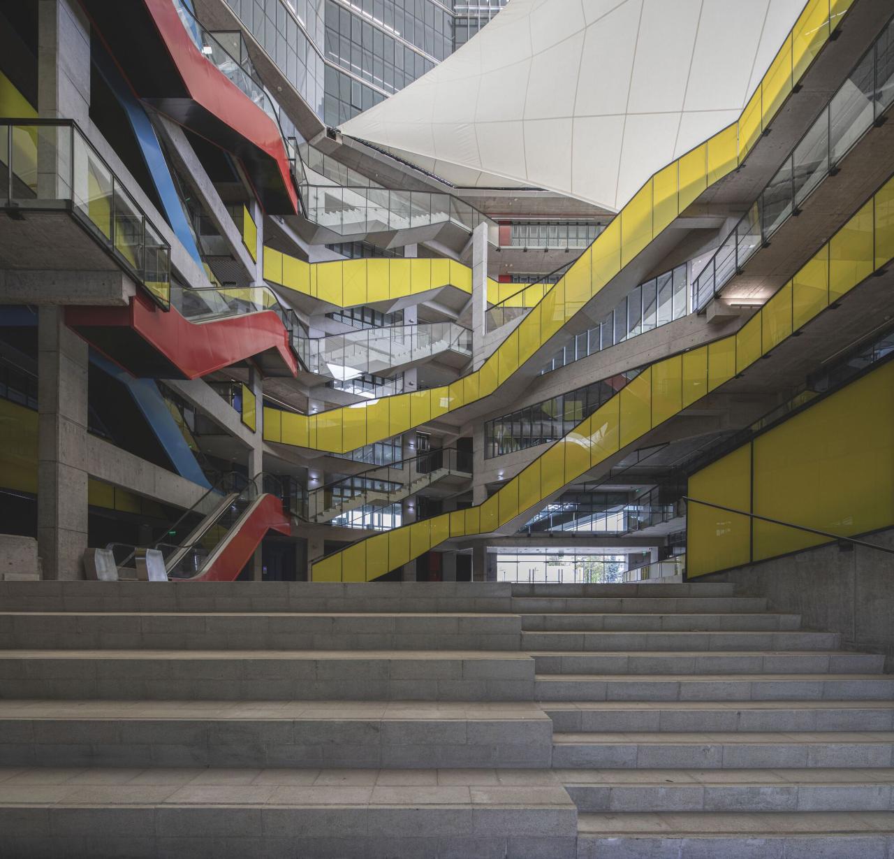 BIM建筑|楼梯漫步,圣地亚哥大学商业与经济学院 FAE / Marsino Arquitectura BIM建筑|楼梯漫步,圣地亚哥大学商业与经济学院 FAE / Marsino Arquitectura