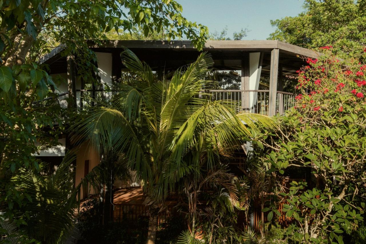 BIM建筑|八角餐厅和工作区 / Stilt Studios BIM建筑|八角餐厅和工作区 / Stilt Studios