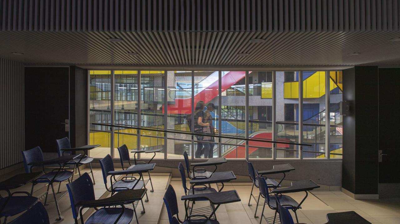 BIM建筑|楼梯漫步,圣地亚哥大学商业与经济学院 FAE / Marsino Arquitectura BIM建筑|楼梯漫步,圣地亚哥大学商业与经济学院 FAE / Marsino Arquitectura