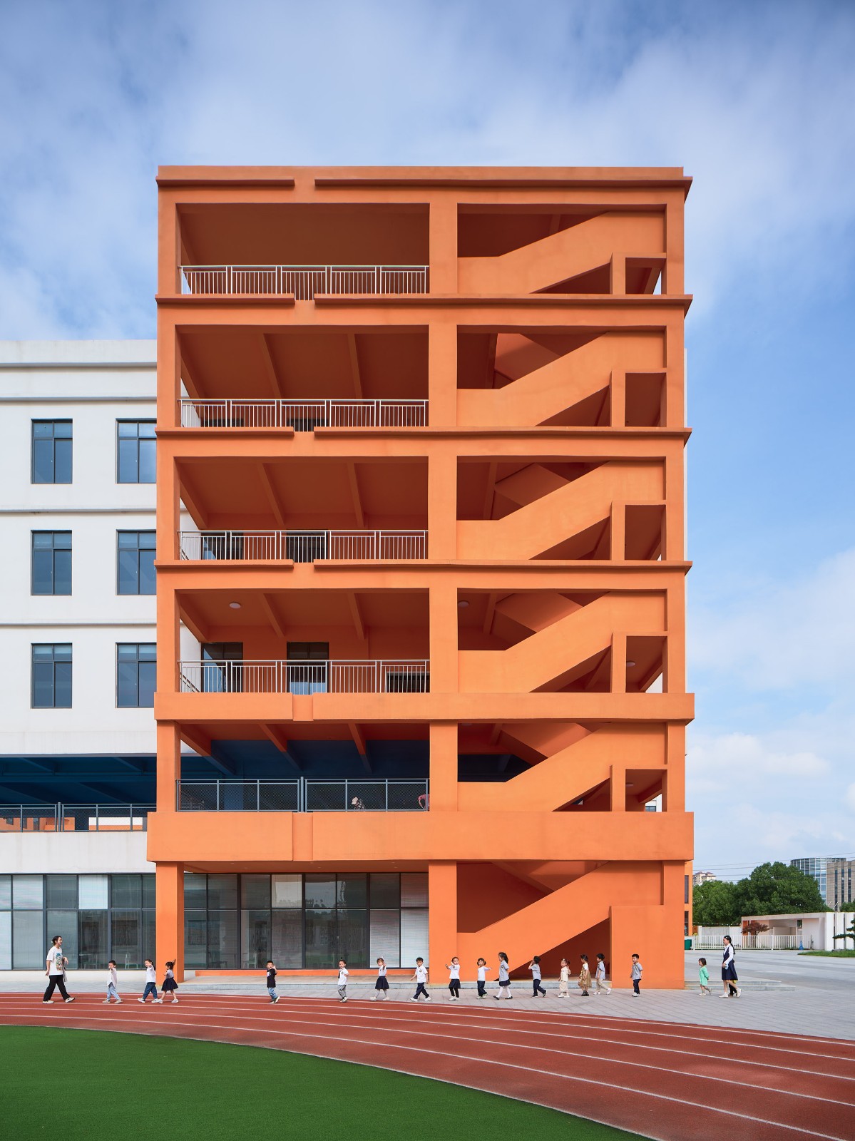 BIM建筑|县城里的新学校:送你一匹小马 / 上海立木建筑规划 BIM建筑|县城里的新学校:送你一匹小马 / 上海立木建筑规划