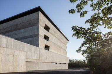 BIM建筑|山中骨灰安置所 / Behet Bondzio Lin Architekten-BIM建筑网