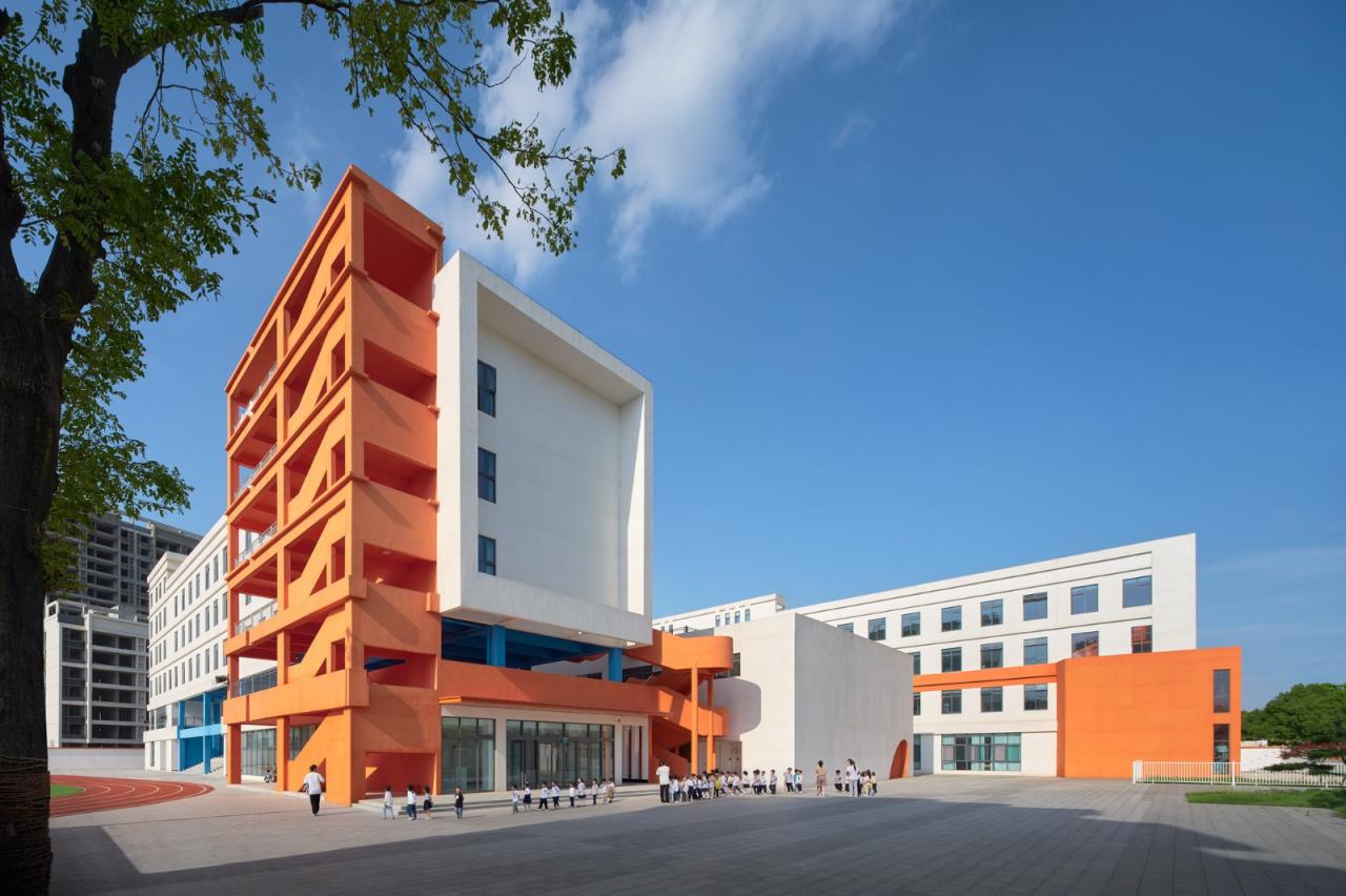 BIM建筑|县城里的新学校:送你一匹小马 / 上海立木建筑规划 BIM建筑|县城里的新学校:送你一匹小马 / 上海立木建筑规划