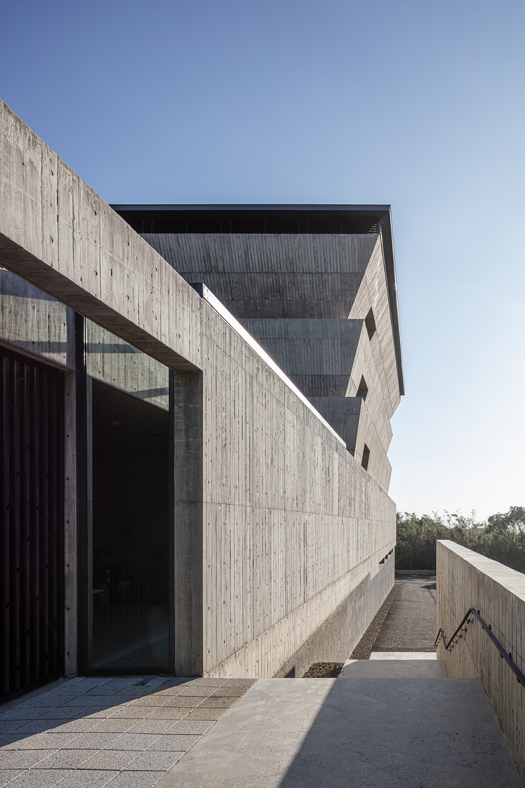 BIM建筑|山中骨灰安置所 / Behet Bondzio Lin Architekten BIM建筑|山中骨灰安置所 / Behet Bondzio Lin Architekten