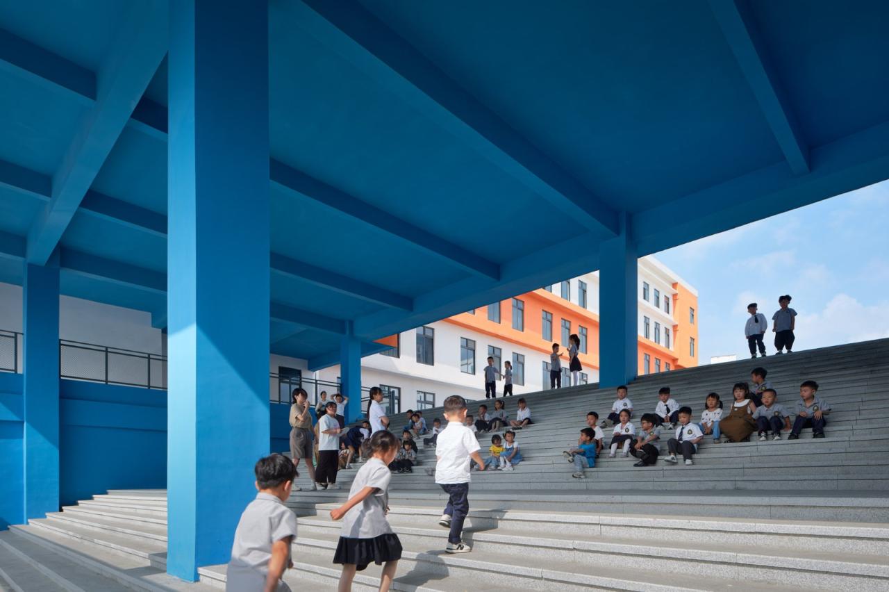 BIM建筑|县城里的新学校:送你一匹小马 / 上海立木建筑规划 BIM建筑|县城里的新学校:送你一匹小马 / 上海立木建筑规划