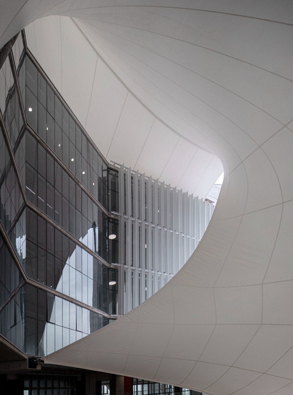 BIM建筑|楼梯漫步,圣地亚哥大学商业与经济学院 FAE / Marsino Arquitectura BIM建筑|楼梯漫步,圣地亚哥大学商业与经济学院 FAE / Marsino Arquitectura