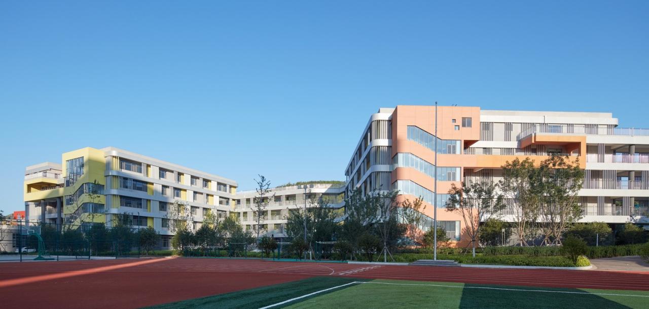 BIM建筑|自由理想的“花园城堡” :济南北康初中教育建筑群落 / UA 尤安设计 BIM建筑|自由理想的“花园城堡” :济南北康初中教育建筑群落 / UA 尤安设计