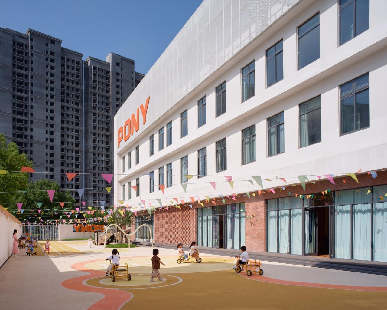 BIM建筑|县城里的新学校:送你一匹小马 / 上海立木建筑规划 BIM建筑|县城里的新学校:送你一匹小马 / 上海立木建筑规划
