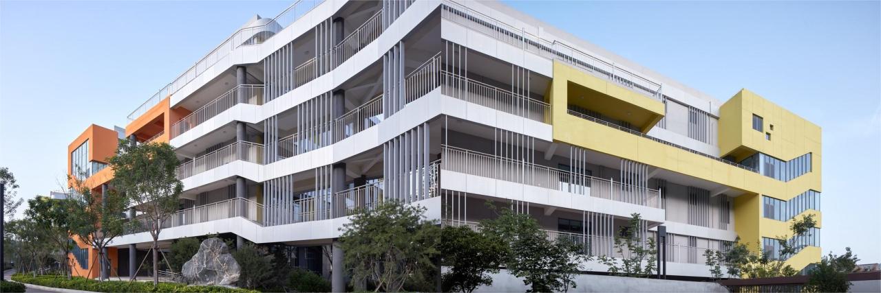 BIM建筑|自由理想的“花园城堡” :济南北康初中教育建筑群落 / UA 尤安设计 BIM建筑|自由理想的“花园城堡” :济南北康初中教育建筑群落 / UA 尤安设计