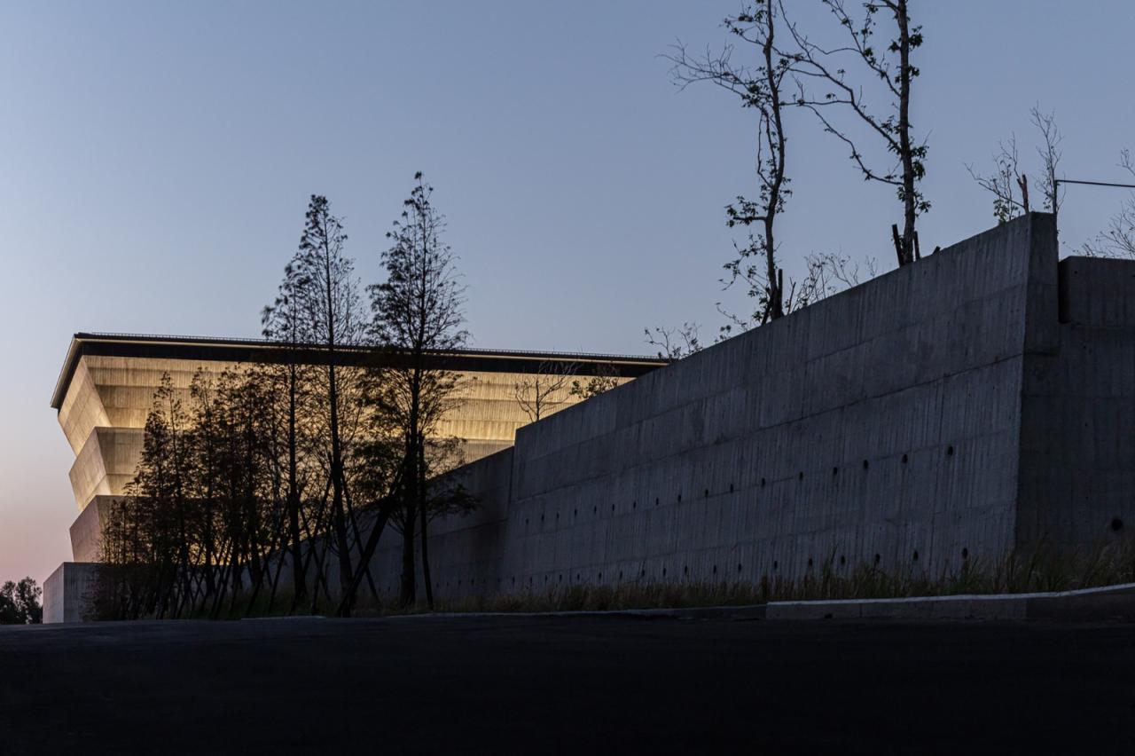 BIM建筑|山中骨灰安置所 / Behet Bondzio Lin Architekten BIM建筑|山中骨灰安置所 / Behet Bondzio Lin Architekten