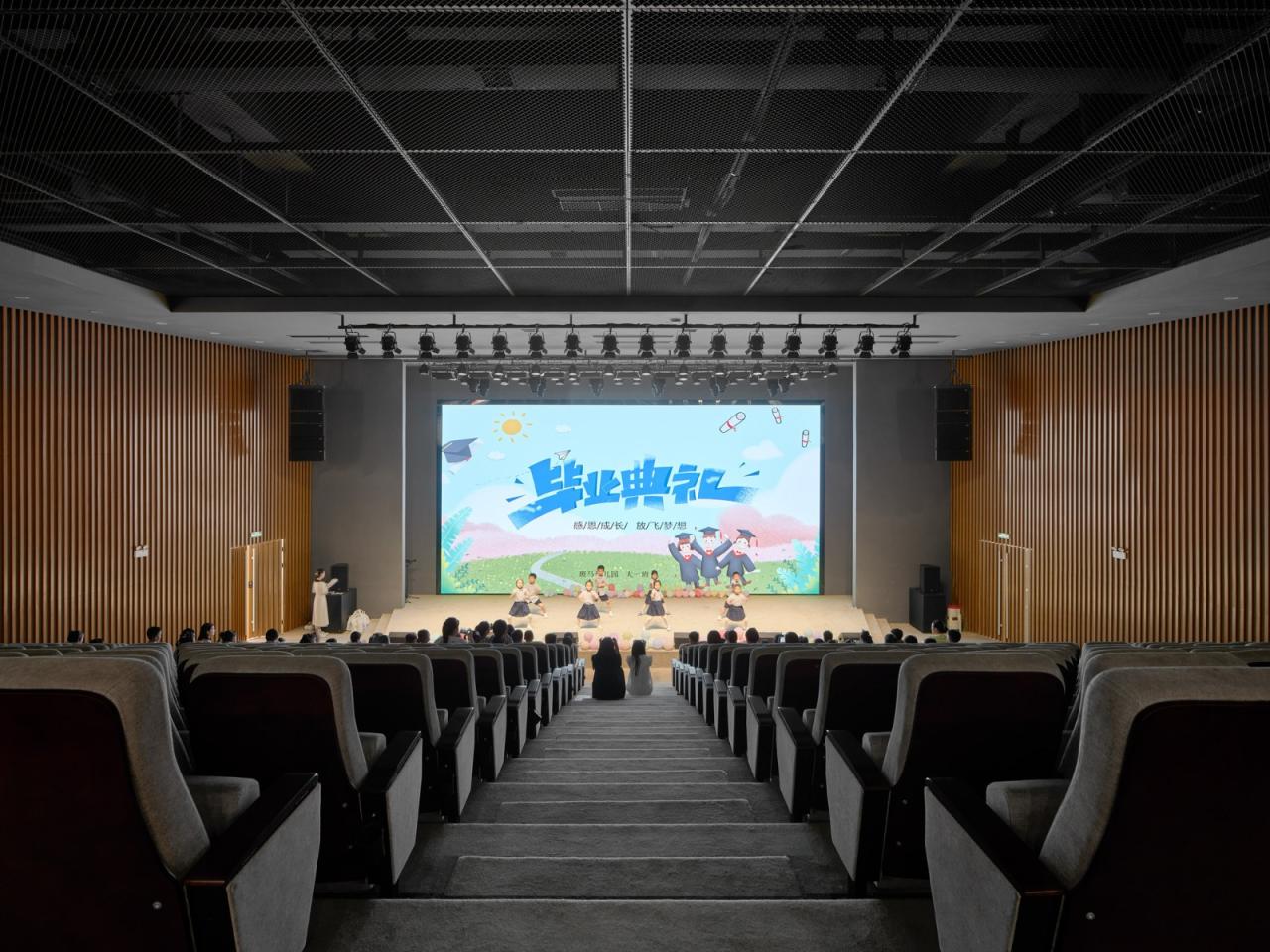 BIM建筑|县城里的新学校:送你一匹小马 / 上海立木建筑规划 BIM建筑|县城里的新学校:送你一匹小马 / 上海立木建筑规划