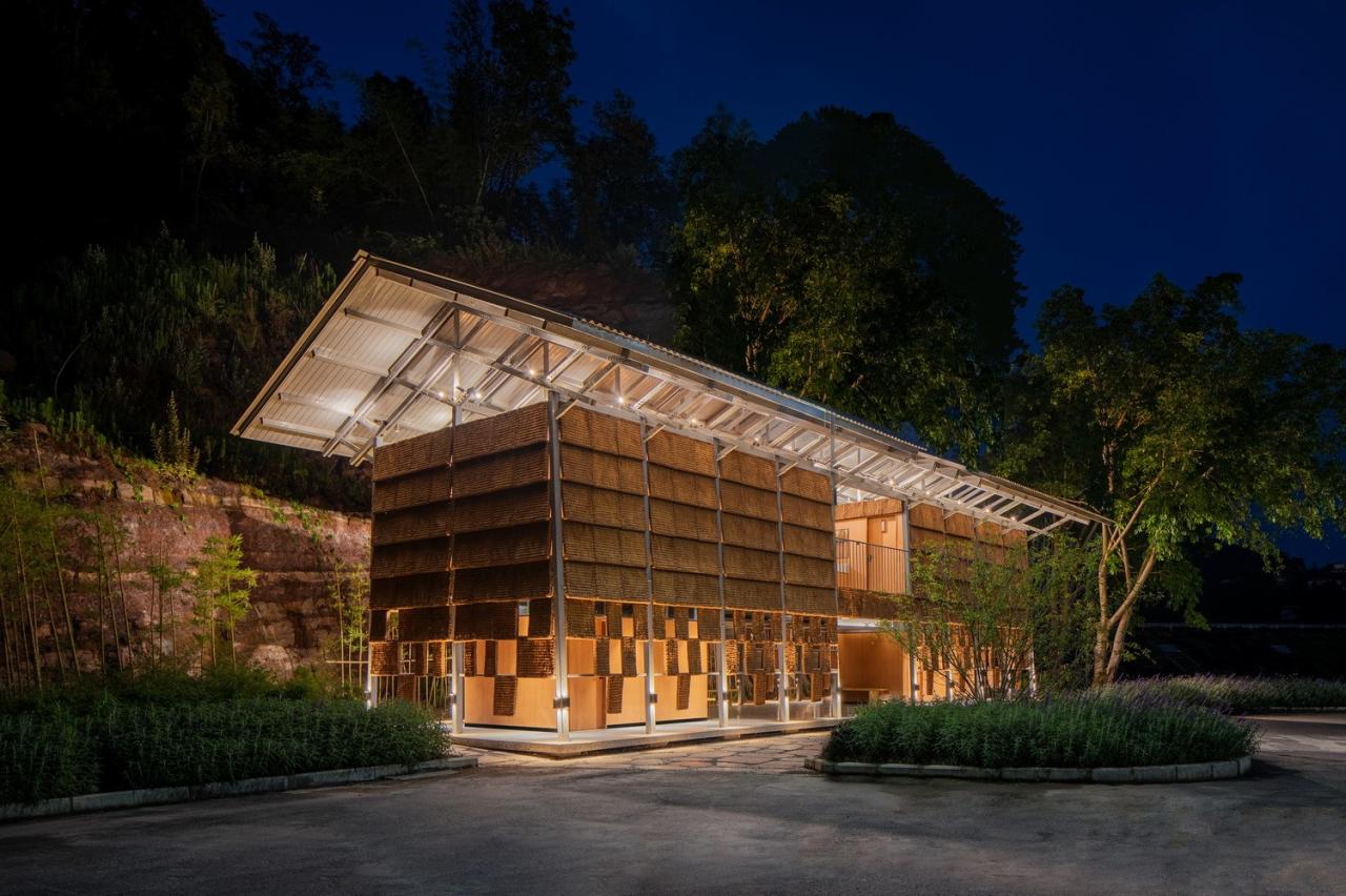 BIM建筑|面朝花海的棕厕 / 在行建筑 BIM建筑|面朝花海的棕厕 / 在行建筑