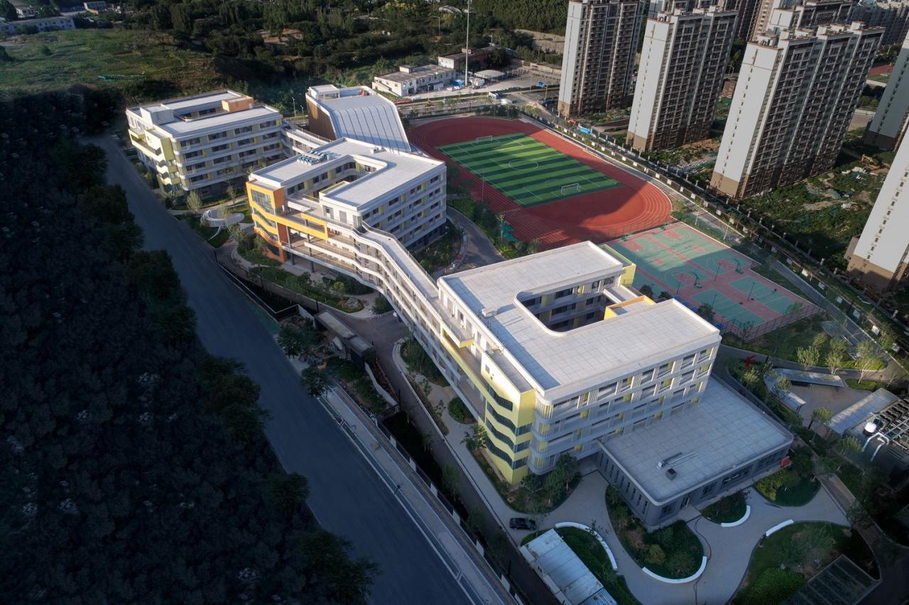 BIM建筑|自由理想的“花园城堡” :济南北康初中教育建筑群落 / UA 尤安设计 BIM建筑|自由理想的“花园城堡” :济南北康初中教育建筑群落 / UA 尤安设计