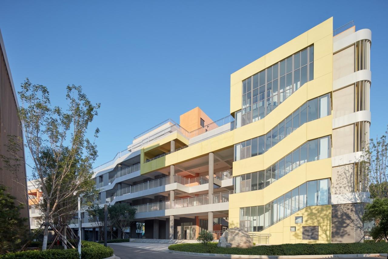 BIM建筑|自由理想的“花园城堡” :济南北康初中教育建筑群落 / UA 尤安设计 BIM建筑|自由理想的“花园城堡” :济南北康初中教育建筑群落 / UA 尤安设计